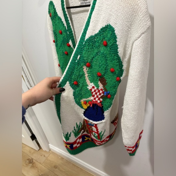 Vintage Women's Sweater with Tree and Apple Design - Picture 4 of 7